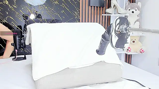 Snapshot of _julyy_ chatting on 10-30-25, 08:20 julyy online show from 10-30-25, 08:20