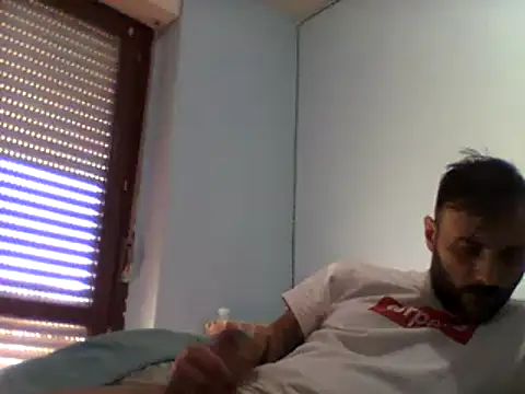 Snapshot of coppiasenzacensura chatting on 01-08-25, 12:37 coppiasenzacensura online show from 01-08-25, 12:37