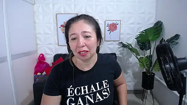 Valentinaa mature online show from 03-14-25, 07:23