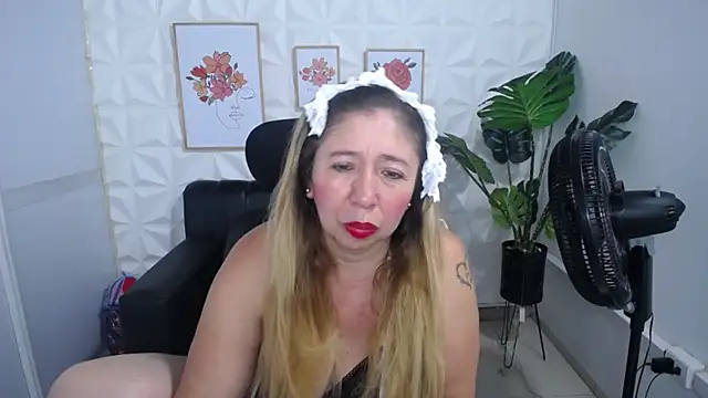 Valentinaa mature online show from 03-23-25, 12:04