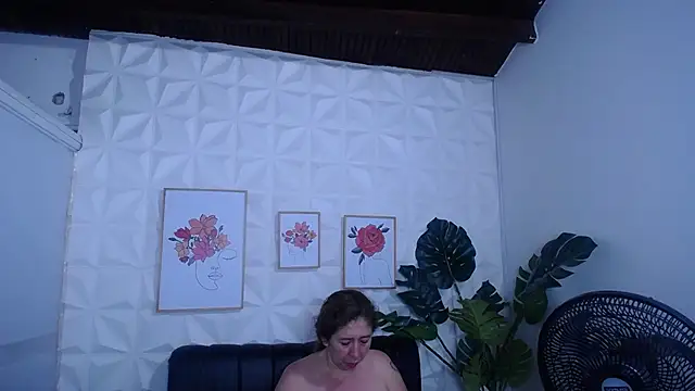 Valentinaa mature online show from 09-16-25, 12:55