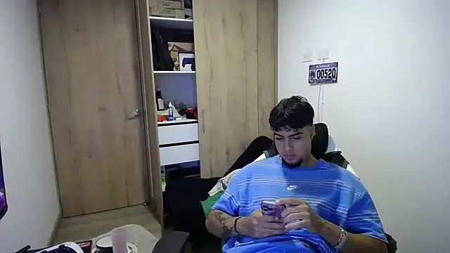 Snapshot of matias_bianco chatting on 10-31-25, 07:53 matias bianco online show from 10-31-25, 07:53