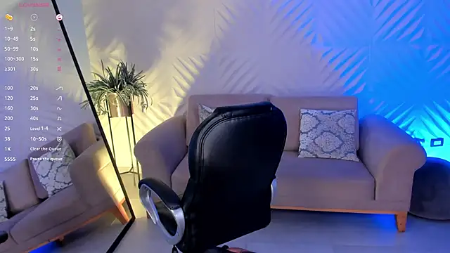 Snapshot of LizzHamilton__ chatting on 01-31-25, 02:58 LizzHamilton   online show from 01-31-25, 02:58