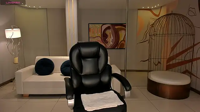 LizzHamilton   online show from 11-26-25, 08:43