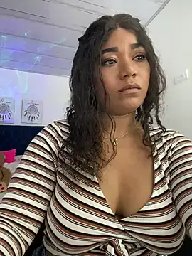 Snapshot of NanaRose77 chatting on 03-21-25, 04:49 NanaRose77 online show from 03-21-25, 04:49