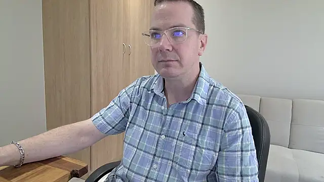 BrettJ81 online show from 10-11-25, 09:41