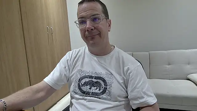 BrettJ81 online show from 04-05-26, 06:27