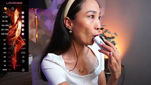 1reisatumi  online show from 10-23-25, 01:32