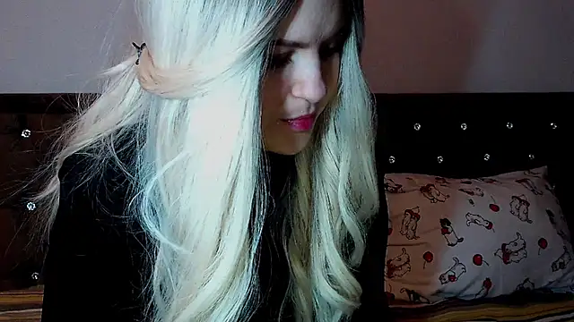 Snapshot of Sara4uu chatting on 09-14-25, 12:10 Sara4uu online show from 09-14-25, 12:10