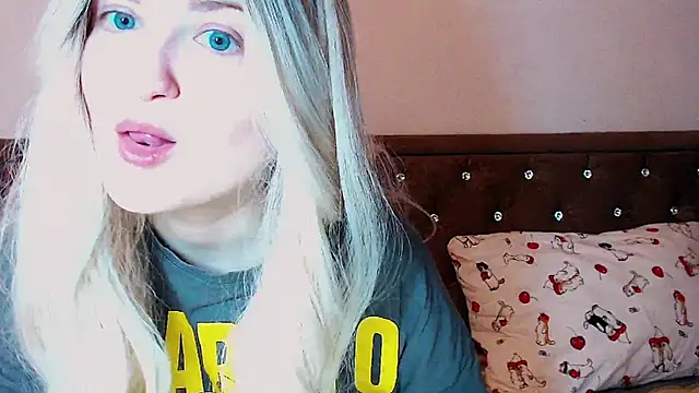 Snapshot of Sara4uu chatting on 10-16-25, 11:39 Sara4uu online show from 10-16-25, 11:39