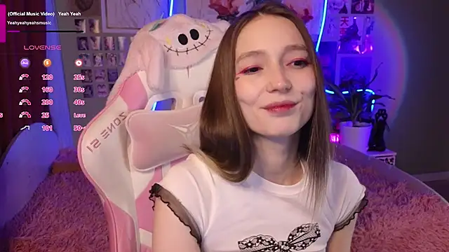 Snapshot of Evie_Ro chatting on 05-11-26, 02:56 Evie Ro online show from 05-11-26, 02:56