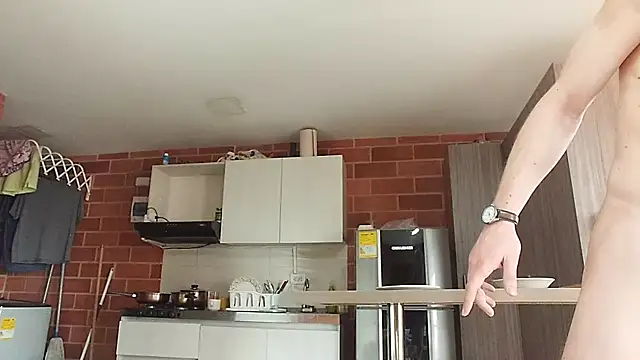 Snapshot of warrenkener chatting on 10-15-25, 06:41 warrenkener online show from 10-15-25, 06:41