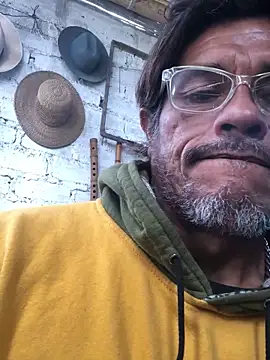 Snapshot of kvr27 chatting on 10-13-25, 04:07 kvr27 online show from 10-13-25, 04:07