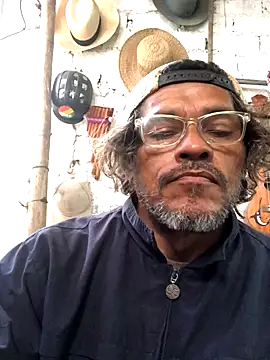 Snapshot of kvr27 chatting on 10-21-25, 12:06 kvr27 online show from 10-21-25, 12:06