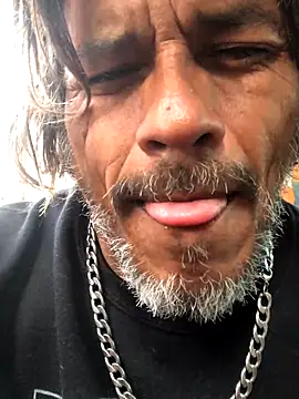 Snapshot of kvr27 chatting on 10-26-25, 12:22 kvr27 online show from 10-26-25, 12:22