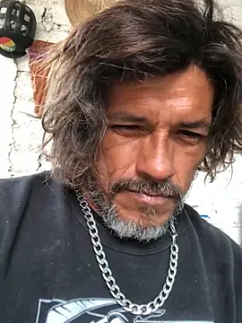 Snapshot of kvr27 chatting on 11-05-25, 12:27 kvr27 online show from 11-05-25, 12:27