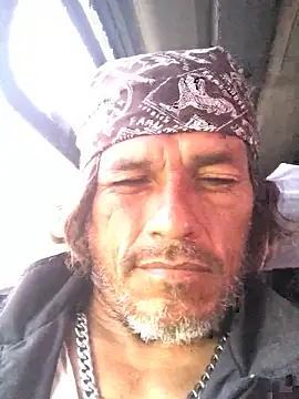 Snapshot of kvr27 chatting on 11-16-25, 12:11 kvr27 online show from 11-16-25, 12:11