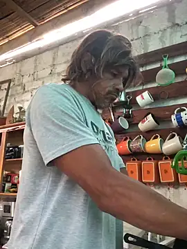 Snapshot of kvr27 chatting on 12-15-25, 11:36 kvr27 online show from 12-15-25, 11:36