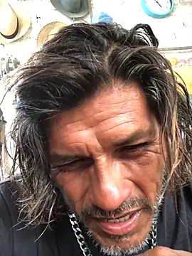 Snapshot of kvr27 chatting on 12-17-25, 09:43 kvr27 online show from 12-17-25, 09:43