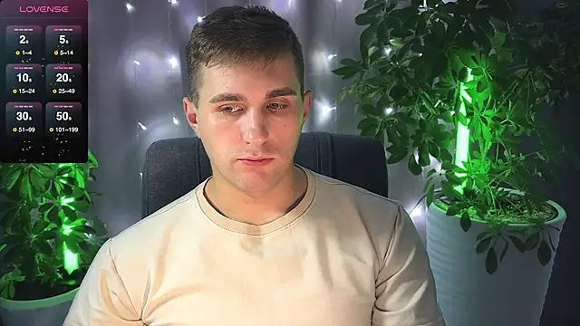 Snapshot of Sweeet__boy chatting on 02-22-25, 02:52 Sweeet boy online show from 02-22-25, 02:52