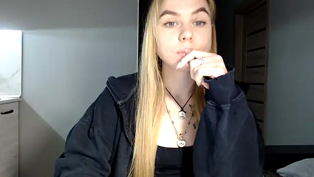 Snapshot of Sunbeam_ chatting on 12-12-24, 09:48 Sunbeam online show from 12-12-24, 09:48