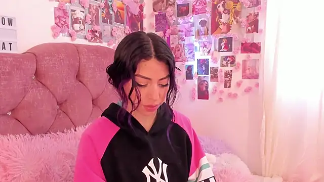 Snapshot of natalie_jaensen chatting on 12-19-24, 10:10 natalie jaensen online show from 12-19-24, 10:10