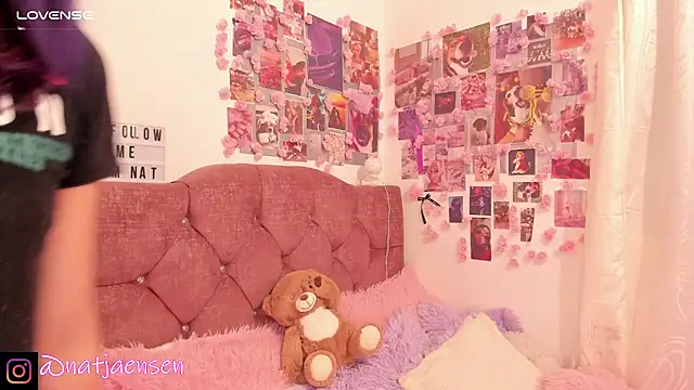 Snapshot of natalie_jaensen chatting on 12-28-24, 12:04 natalie jaensen online show from 12-28-24, 12:04