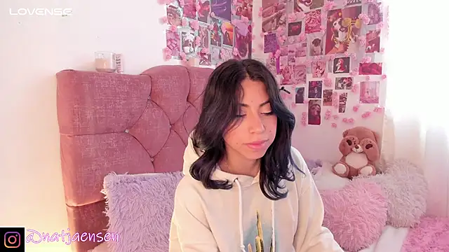 Snapshot of natalie_jaensen chatting on 02-14-25, 11:31 natalie jaensen online show from 02-14-25, 11:31