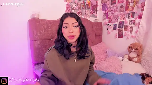 Snapshot of natalie_jaensen chatting on 02-17-25, 09:46 natalie jaensen online show from 02-17-25, 09:46