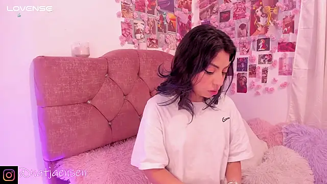 Snapshot of natalie_jaensen chatting on 03-01-25, 10:13 natalie jaensen online show from 03-01-25, 10:13