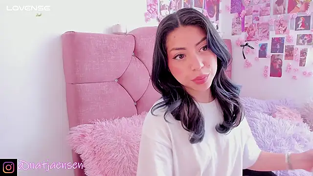 Snapshot of natalie_jaensen chatting on 03-13-25, 02:33 natalie jaensen online show from 03-13-25, 02:33