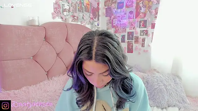 Snapshot of natalie_jaensen chatting on 03-14-25, 05:57 natalie jaensen online show from 03-14-25, 05:57