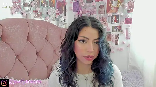 Snapshot of natalie_jaensen chatting on 03-15-25, 08:54 natalie jaensen online show from 03-15-25, 08:54