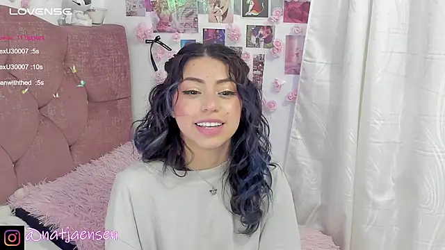 Snapshot of natalie_jaensen chatting on 03-17-25, 11:00 natalie jaensen online show from 03-17-25, 11:00