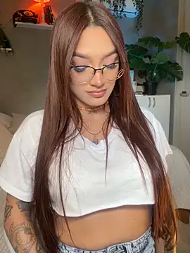 Snapshot of DaniDusan_ chatting on 10-03-25, 04:15 DaniDusan  online show from 10-03-25, 04:15
