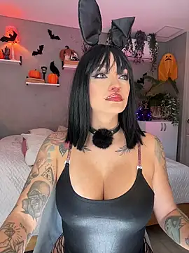 Snapshot of DaniDusan_ chatting on 10-18-25, 07:03 DaniDusan  online show from 10-18-25, 07:03