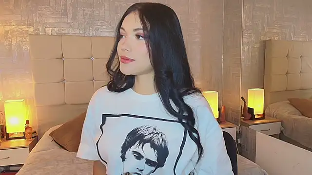 Snapshot of Baby_Venuss chatting on 12-30-24, 03:47 Baby Venuss online show from 12-30-24, 03:47