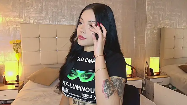 Snapshot of Baby_Venuss chatting on 12-31-24, 04:06 Baby Venuss online show from 12-31-24, 04:06