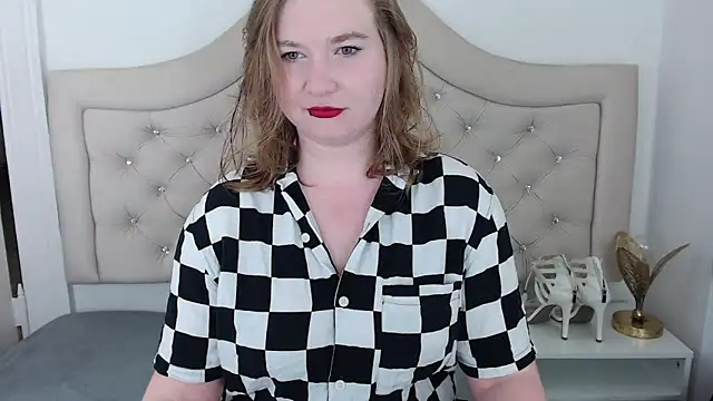 LaraDream online show from 01-31-25, 07:18