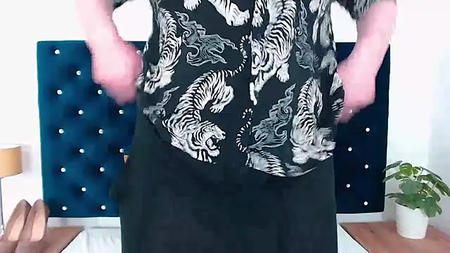 LaraDream online show from 02-04-25, 09:20