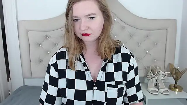 LaraDream online show from 02-06-25, 12:11