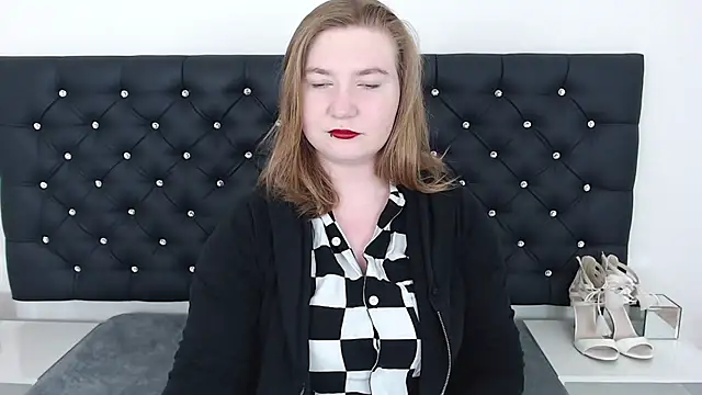 LaraDream online show from 02-19-25, 07:38