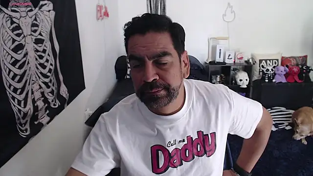 soyelcarlitos  online show from 04-07-26, 05:35