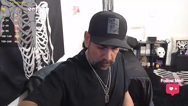 soyelcarlitos  online show from 04-14-26, 05:24