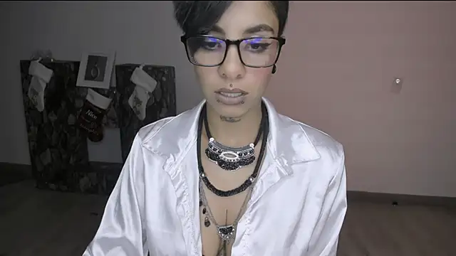 luci fer devil online show from 12-20-24, 05:04