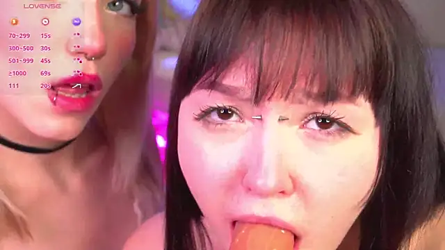 Snapshot of Wildneck chatting on 01-07-25, 10:19 Wildneck online show from 01-07-25, 10:19