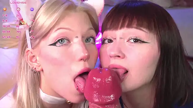 Snapshot of Wildneck chatting on 03-13-25, 06:56 Wildneck online show from 03-13-25, 06:56