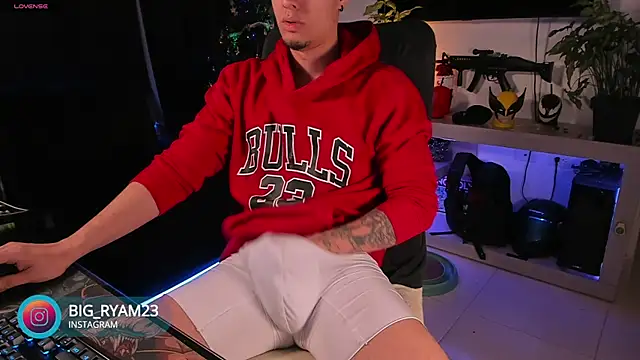 Snapshot of bigryann23 chatting on 12-15-24, 02:52 bigryann23 online show from 12-15-24, 02:52