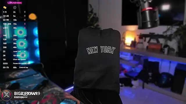 Snapshot of bigryann23 chatting on 12-23-24, 03:40 bigryann23 online show from 12-23-24, 03:40