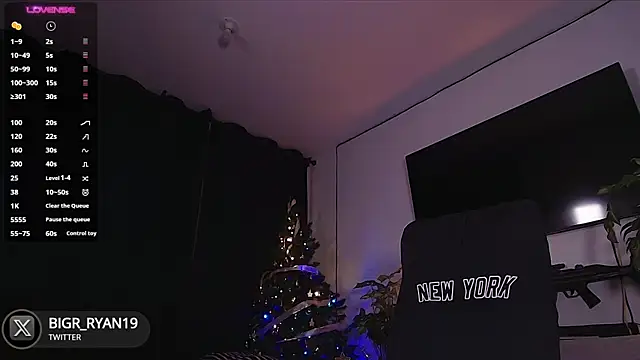 Snapshot of bigryann23 chatting on 12-29-24, 04:27 bigryann23 online show from 12-29-24, 04:27